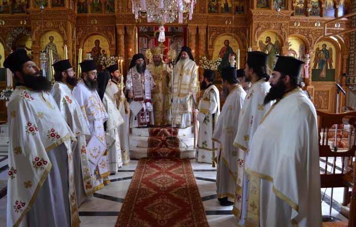 10 Η ΦΩΝΗ πλῆθος πιστῶν τῆς πόλεως καὶ ἀπὸ ἄλλα μέρη τῆς Βορείου Ἑλλάδος. Ἡ Ἐξόδιος Ἀκολουθία τοῦ Ἐπισκόπου Νόρα κυροῦ Μιχαὴλ ΤΟ ἀπόγευμα τῆς Πέμπτης, 9/