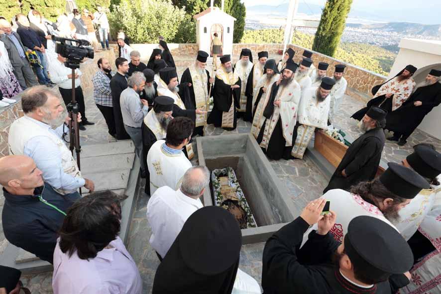 Μητροπολίτες Θεσσαλονίκης κ. Γρηγόριος καὶ Φιλίππων καὶ Μαρωνείας κ. Ἀμβρόσιος καὶ οἱ Ἱερεῖς π. Παναγιώτης ἀπὸ τὸν Εὔοσμο Θεσσαλονίκης καὶ π. Κωνσταντῖνος ἀπὸ τὴν Θεσσαλονίκη.