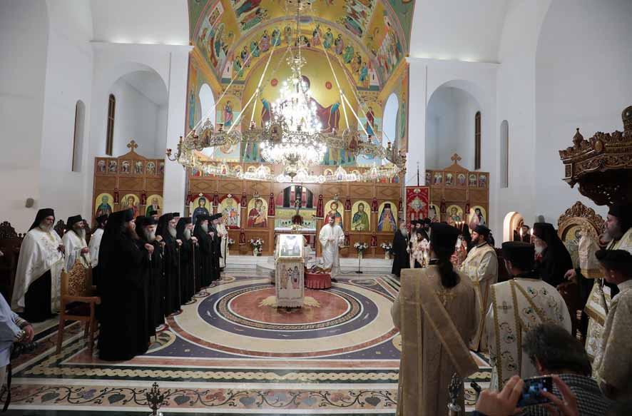 Καλλίνικος, συνοδευόμενος ἀπὸ τοὺς Ἀρχιερεῖς Δημητριάδος κ. Φώτιο, Μεθώνης κ. Ἀμβρόσιο καὶ Γαρδικίου κ.