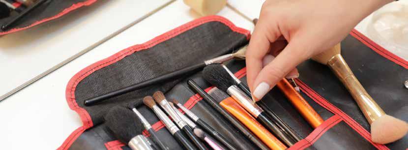 Γίνε περιζήτητη makeup artist! Το μακιγιάζ αποτελεί ένα επάγγελμα με απεριόριστες δυνατότητες δημιουργίας και άπειρες εφαρμογές.