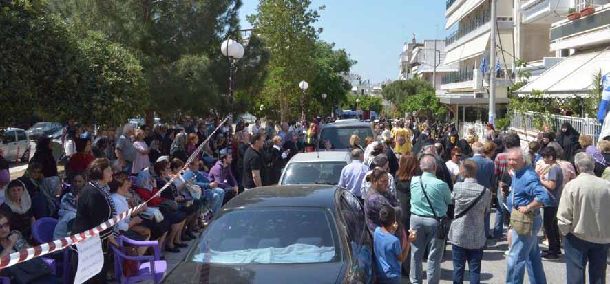 ΤΗΣ ΟΡΘΟΔΟΞΙΑΣ ρων τοῦ Μονυδρίου καὶ ἐκτός, ἔμπροσθεν αὐτοῦ στὸν χῶρο ποὺ εἶχε καταλλήλως διαρρυθμισθεῖ, ἀκούοντας τὴν Θ. Λειτουργία ἀπὸ τὰ μεγάφωνα ἀλλὰ καὶ παρακολουθῶντας ἀπὸ μεγάλες ὀθόνες.