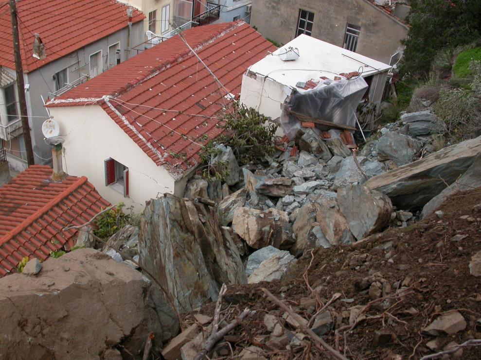 Πλωμάρι Λέσβου Καταπτώσεις βράχων Η περιοχή είχε επισημανθεί από το ΙΓΜΕ σαν επιρρεπής σε εκδήλωση