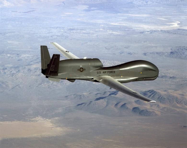 RQ-4 Global Hawk Αποτελεί το πιο εξελιγμένο εργαλείο πληροφόρησης και επιτήρησης που διαθέτουν οι ένοπλες δυνάμεις των ΗΠΑ. Ειδικεύεται κυρίως στην πληροφόρηση εικόνας (ΙΜΙΝΤ) και σημάτων (SIGINT).
