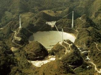 RADIOTELESKOP (ANTENA) Green Bank Telescope (100-110 m) National