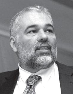 εξιδίκευσης (MSc). Έκανε την ειδικότητα της Ουρολογίας στη Β Ουρολογική Κλινική του Πανεπιστηµίου Αθηνών, στο Σισµανόγλειο Νοσοκοµείο και έγινε διδάκτορας στην Ιατρική Σχολή του Πανεπιστηµίου Αθηνών.