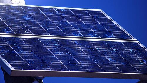 Εικόνα 17. Φωτοβολταϊκό πάνελ 2.12.1. Διαθέσιμη ηλιακή ενέργεια για τα φωτοβολταϊκά πάνελ Ο ήλιος παρέχει πάνω από 1.000 Watt ανά τετραγωνικό μέτρο.