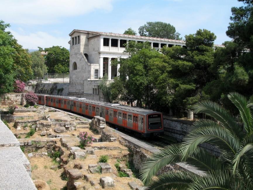 Ακόμα, αξίζει να αναφερθεί ότι τα επιφανειακά συστήματα προτιμώνται συχνότερα από τους χρήστες επιβάτες, συγκριτικά με τα κοινά αστικά λεωφορεία, ακόμα και για διαδρομές ίδιου χρόνου, καθώς αποτελούν