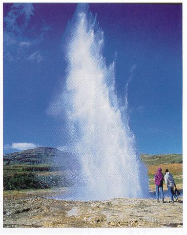 Εικόνα 10: Θερμοπίδακας geyser στην Ισλανδία που εκτινάσσει το νερό σε ύψος 20 έως 30 μέτρα, κάθε λίγα λεπτά (Πηγή: ΔΩΡΙΚΟΣ, 1984) Προέλευση του νερού των θερμομεταλλικών πηγών Τα νερά των