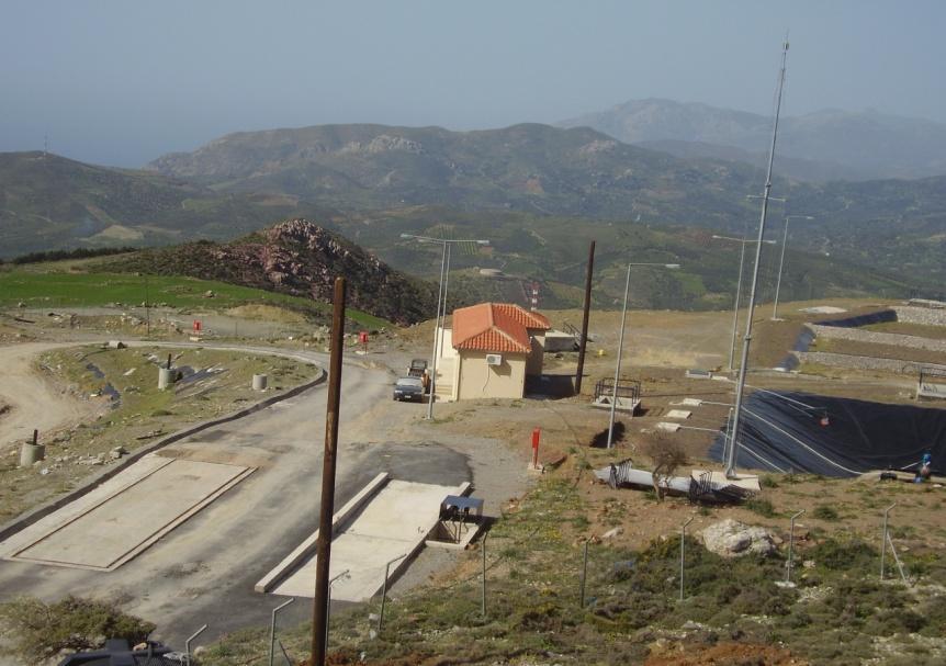 Λαμβάνοντας υπόψη ότι ο πληθυσμός είναι 5.563 κάτοικοι, η μέση ημερήσια παραγωγή (ΜΗΠΑ) οικιακών βιοαποβλήτων (οργανικών) ανά κάτοικο εκτιμάται ως εξής: 1.184 1000 0,583 / 5.563 365 4.