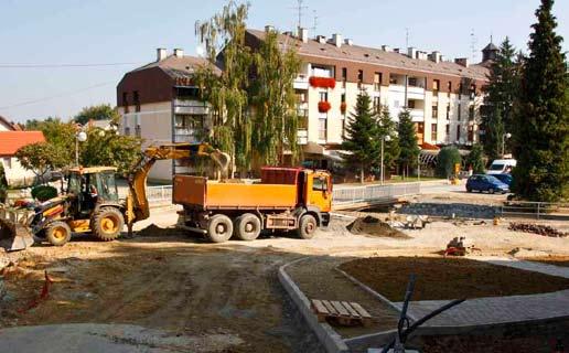 Inače, još prethodnih godina sve parcele su opremljene priključcima, sagrađena je trafostanicu za zonu I i II, a u tijeku je izrada projekata za novu trafostanicu, koja će strujom opskrbljivati III.