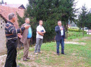 Pitaju zbog čega nije poštivan dogovor da se neki čemprese sruše, te zbog čega se potkresuju tako da su, umjesto ukrasa, mjestimično postali nakarada.