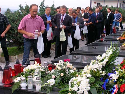 POZIV POLJO- PRIVREDNICIMA Prvi izbori za Skupštinu HPK-a Osnovana je Hrvatska poljoprivredna komora (HPK), sa sjedištem u Zagrebu.
