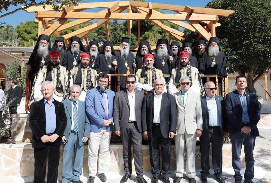 Εἰκόνος καὶ τῶν Λειψάνων τῶν ἑορταζομένων Ἁγίων, καὶ Ἀρτοκλασία πρὸ τοῦ Ναοῦ.
