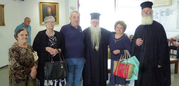 που επιτελείται χρόνια τώρα για τις ευπαθείς ομάδες από τον Μητροπολίτη μας. Οι φίλοι επισκέπτες, με πρωτοβουλία του ενορίτη κ.