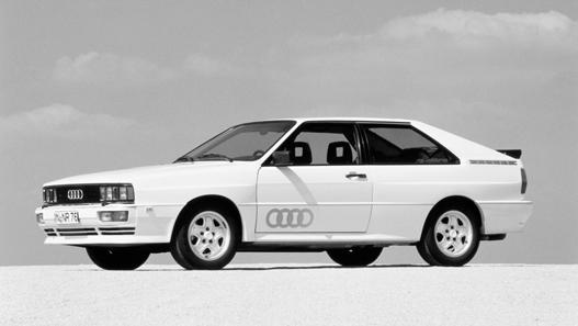 Pregled do sada ugrađenih 5-cilindarskih motora Prvi 5-cilindarski motor ugrađen je 1977. u Audiju 100 5E. Njegov obujam bio je 2,1 l i postizao je 100 kw (136 KS). U jesen 1978.