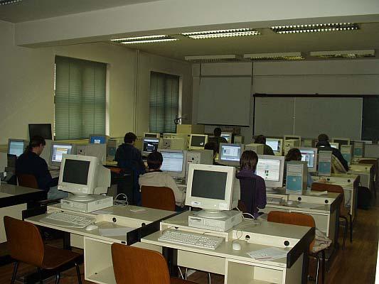 računalna učionica moderno opremljene računalne učionice