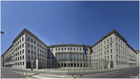 Νέα γερμανική πολιτική για την ευρωζώνη; Η Ευρώπη αναμένει τα πρώτα δείγματα γραφής της νέας κυβέρνησης Μέρκελ. Πρώτες εκτιμήσεις από Έλληνες και ξένους ευρωβουλευτές.
