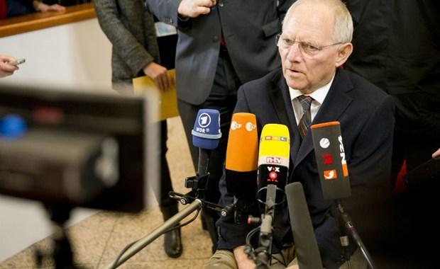 264 ευρώ μέσω της μείωσης της ονομαστικής αξίας της μετοχής από 3 ευρώ σε 2,5 ευρώ και η επιστροφή κεφαλαίου στους μετόχους κοινών και προνομιούχων μετοχών κατά 0,50 ευρώ ανά μετοχή.