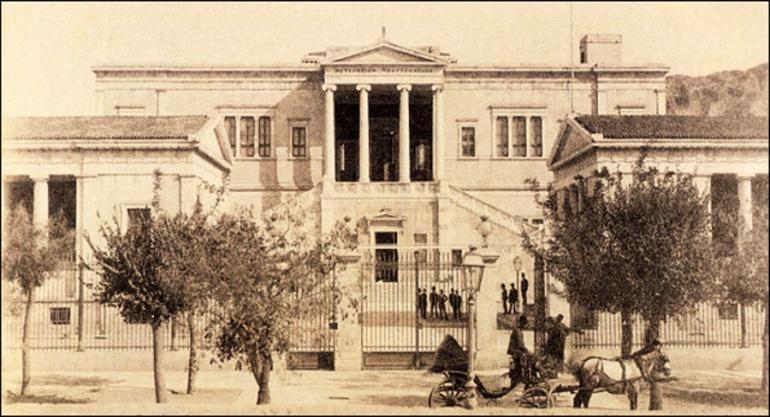 Ιστορική φωτογραφία του ΕΜΠ Στην Ελλάδα η τεχνική εκπαίδευση ακολούθησε αρχικά περισσότερο τη γαλλική εμπειρία και αργότερα τη γερμανική.