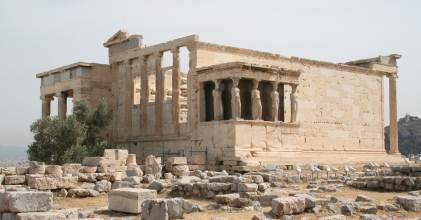 Χτίστηκε μεταξύ 425 και 406 π.χ. με σχέδια του αρχιτέκτονα Καλλίμαχου και είναι ένα από τα αριστουργήματα του ιωνικού ρυθμού. Εσωτερικά ο ναός ήταν χωρισμένος σε δύο μέρη.
