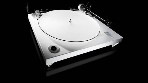 440 e VALORE- 400 New model Turntable - Belt driven rigid Turntable made of 30mm MDF plinth Acrylic Platter Supplied with 9 B-5 SC Arm and Acrylic Dust Cover.