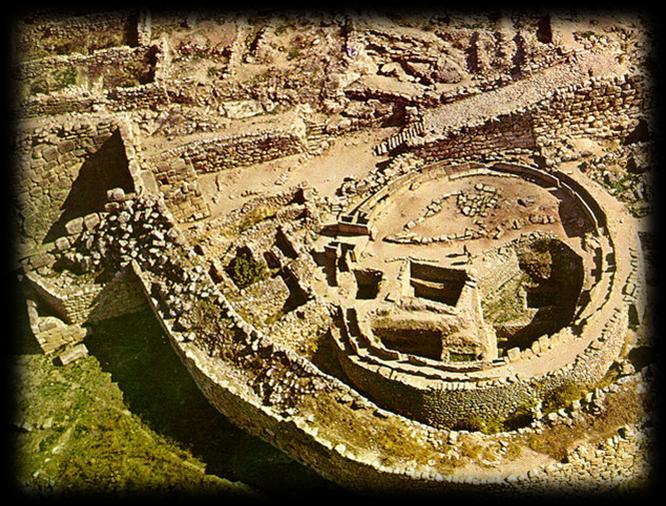 τόνουσ. Το πλάτοσ είναι 2.95 μ. Στο κατϊφλι διακρίνονται αυλακϊςεισ από τισ οποίεσ διοχετεφονταν ζξω τα νερά τθσ βροχισ.