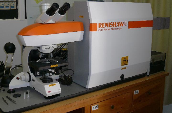 Σχήμα 2.11: Φασματόμετρο διασποράς Renishaw Invia-Reflex του εργαστηρίου Raman του Ε.Κ.Ε.Φ.Ε. «Δημόκριτος». Στο σχήμα 2.
