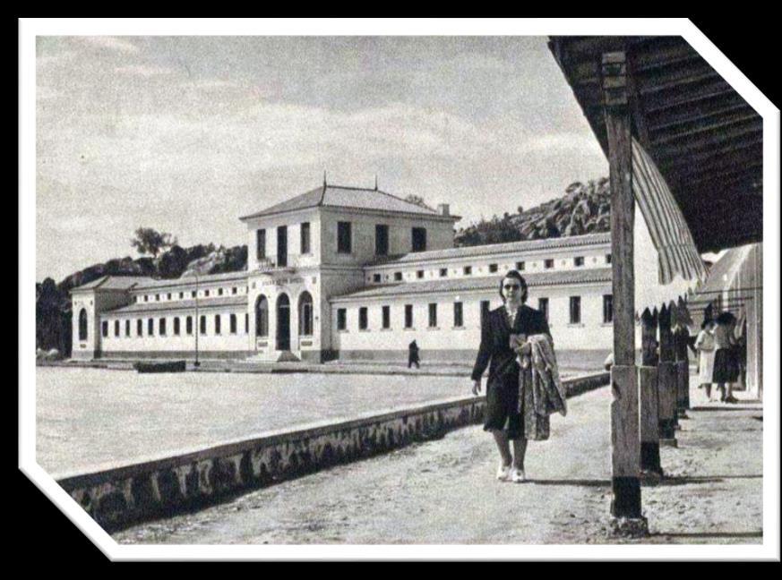 Ιαματικές Πηγές Δήμου Τροιζηνίας - Μεθάνων Ο Παυσανίας αναφέρει την ύπαρξη μιας δεξαμενής για τη συλλογή των ιαματικών νερών έκτασης τριάντα σταδίων (σήμερα αντιστοιχεί σε 5.549 μέτρα).