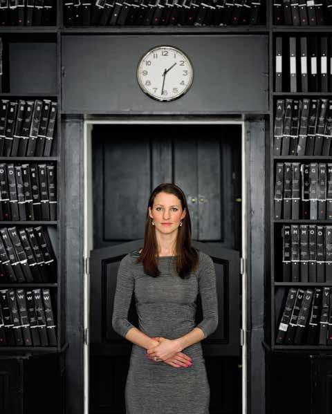 152 Capitalist Realism Sejin Moon, Jennifer Thomson, κτηματομεσίτρια, κτηματομεσιτικό Factorum, Εδιμβούργο, 2010, από τη σειρά Women