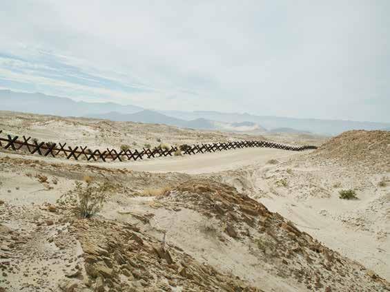 88 Capitalist Realism Richard Misrach, Το Τείχος της Νορμανδίας κοντά στο Οκοτίλο, 2015, από τη σειρά Border Cantos.