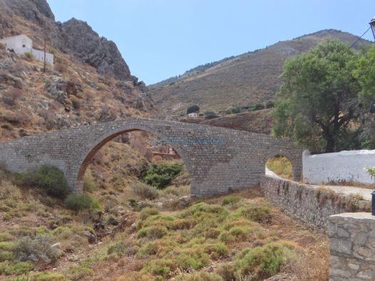 7. Παραθαλάσσιοι οικισμοί ΒλυχόΠαλαμίδας Γέφυρα του 17ου αιώνα μοναδικής