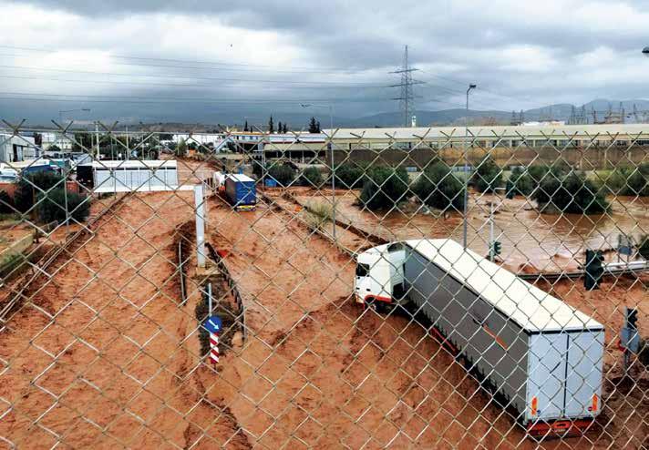 ΚΑΤΑΣΚΕΥΗ ΤΕΧΝΙΚΟ ΑΡΘΡΟ ΑΝΤΙΜΕΤΩΠΙΣΗ ΠΛΗΜΜΥΡΩΝ Άποψη πλημμυρισμένου δρόμου στη Μάνδρα.