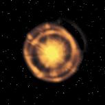 berriak ASTRONOMIA Azkar osatzen diren nobak NOBA BI IZARREZ OSATURIKO SISTEMA DA; izar arrunt gisa jaio, baina grabitate-indarrak elkarrekin bizitzera behartu dituen bi izarrek osatzen dute.
