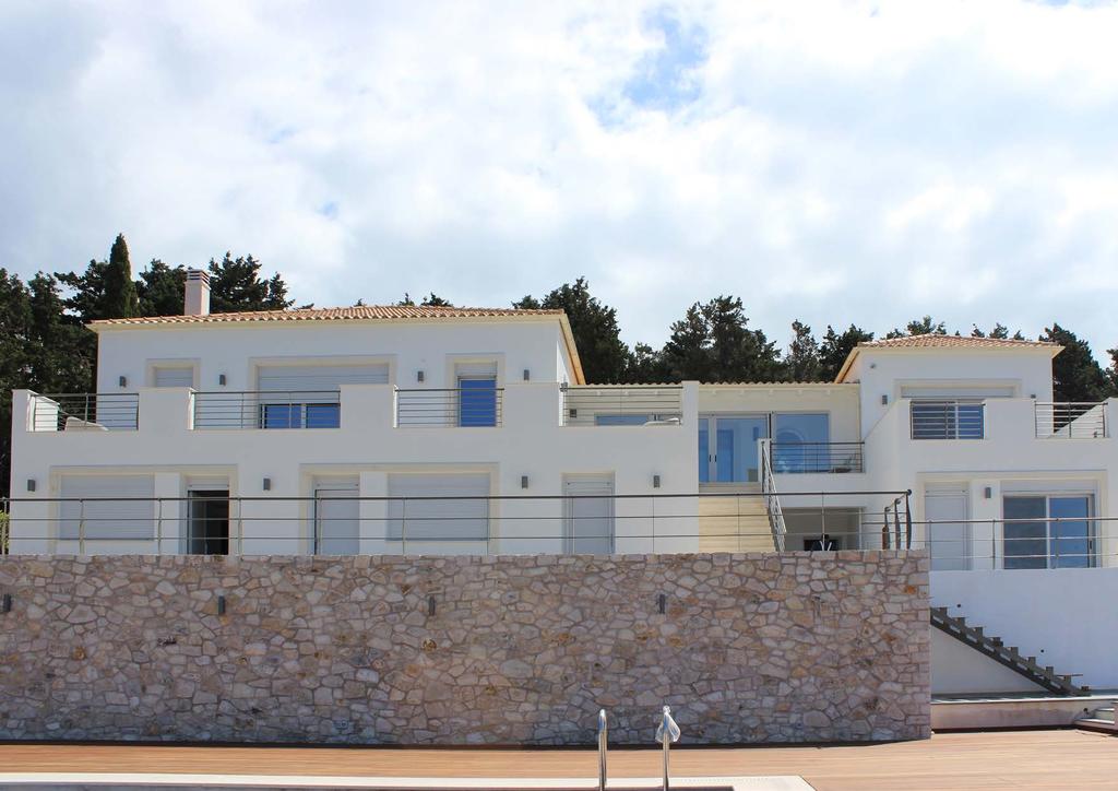 2) Νέα διαρρύθμιση και σύνδεση των χώρων. 3) Αλλαγή στέγης.