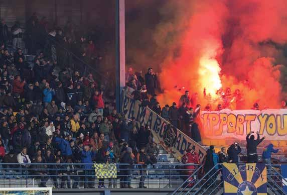 εκτός από την αστυνομική τους ταυτότητα και το δικαιολογητικό (φοιτητικό πάσο, κάρτα τριτέκνων πολυτέκνων ή ανεργίας) που χρησιμοποίησαν για την έκδοση του