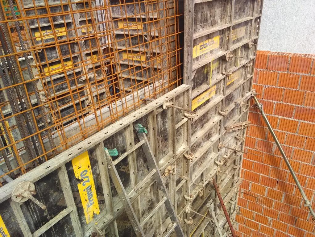 betonari izdaje otpremnicu betona na kojoj piše vrijeme proizvodnje betona, koju vozač automiješalice potpisuje i preuzima, te odvozi beton do mjesta ugradnje.