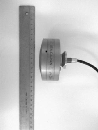 20 Διπλωματική Εργασία 2012 3.1.1.3.3 Αισθητήρας Μέτρησης Αξονικού Φορτίου Το αξονικό φορτίο που δέχεται το δοκίμιο κατά την επιβαλλόμενη παραμόρφωση μετριέται μέσω της κυψέλης φορτίου (load cell).
