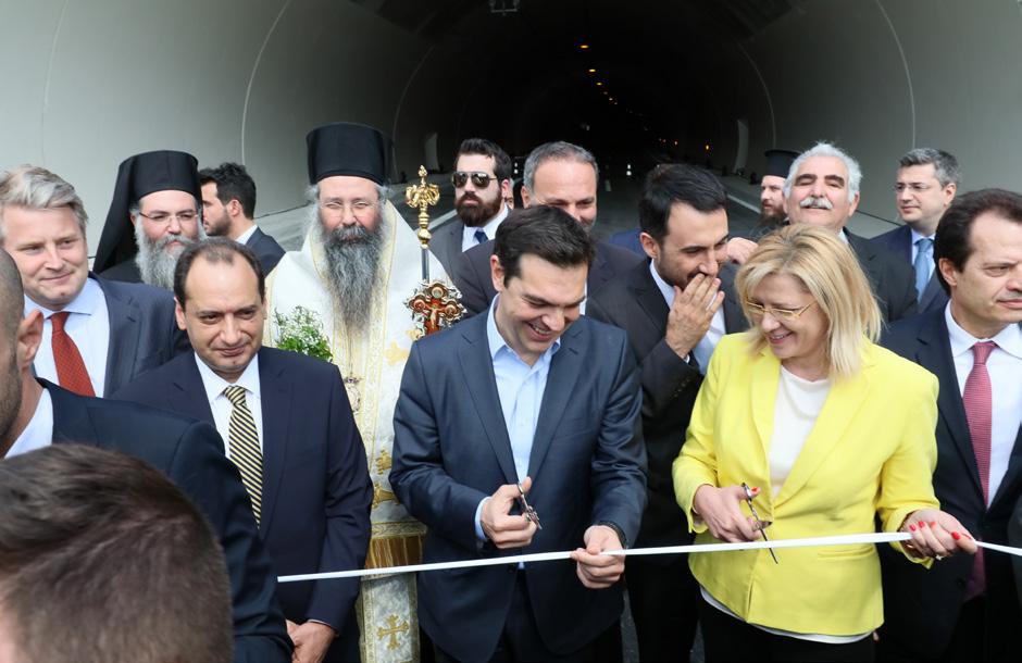 9 Η Συνεισφορά μας στην Τοπική Κοινωνία Το 2017 σηματοδοτήθηκε από την παράδοση στην κυκλοφορία του νέου αυτοκινητόδρομου από τον Ευαγγελισμό του Ν. Λάρισας έως τη Σκοτίνα του Ν.