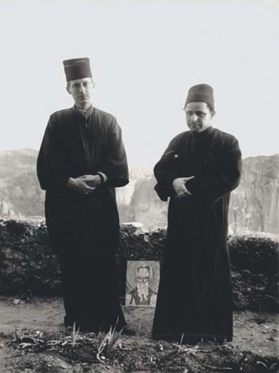 156 158 Καραντώνη, Καθημερινή, 24. 11. 1954). Ἐξώφυλλα ἀπό λεπτό χαρτόνι (μέ τίτλο: «ΕΛΛΗΝΙΚΑ ΠΝΕΥ- ΜΑΤΑ / I[-II]»).