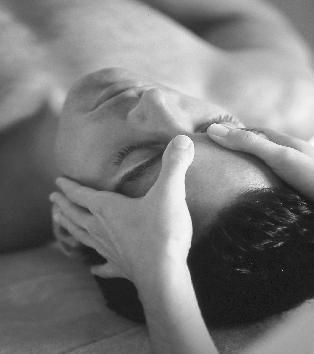 ΘΕΡΑΠΕΙΕΣ ΠΡΟΣΩΠΟΥ FACE TREATMENTS Ανδρική περιποίηση προσώπου (50 Λεπ.) 45 Μια ειδική θεραπεία για άντρες βασισμένη σε μια μίξη εσπεριδοειδών, πράσινου καφέ, φύλλων ελιάς, ιχνοστοιχείων και μετάλλων.