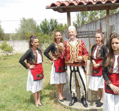 PORTRET nr. 140,,qershor 2015 11 NIK ÇARKU PRITET SI SIMBOL I KËNGËS SHQIPTARE NË MALSINË E MADHE Malet e kësaj krahine mes alpesh zënë Madhe me kryetar Z.