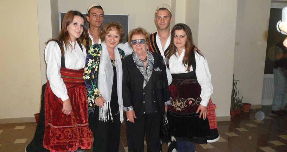 montazhin mjaft te realizuar nga Gjergji Ky ak vitet u organizua në sajë të Pano, formulimin muzikor që shoqëroi bashkëpunimit mes Radio Televizionit dokumentarin të Znj.