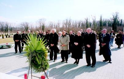 popriliëno, od nastupa na cjeloveëernjim koncertima, sudjelovanja na mnogo misa do natjecanja pjevaëkih zborova Hrvatske gdje je Zbor sudjelovao nakon dosta godina i gdje je njihov nastup pohvaljen.