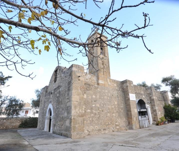 Η τοιχοποιία έγινε με αργούς λίθους οι οποίοι επιχρίστηκαν με κονίαμα.