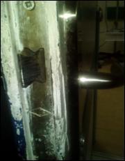 11 ΑΙΜΑΤΟΛΟΓΙΚΗ ΚΛΙΝΙΚΗ, γραφείο προισταμένης ΚΑΙ WC κοινού διαδρόμου. Κτ3- ισογειο Αλλαγή σε σπασμένα πόμολα ξύλινων πόρτων.