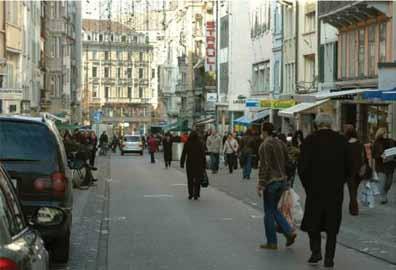 ΠΟΛΙΤΙΚΗ ΔΙΑΧΕΙΡΙΣΗ ΖΗΤΗΣΗΣ ΜΕΤΑΚΙΝΗΣΕΩΝ ΚΑΙ ΡΟΩΝ ΚΕΦΑΛΑΙΟ 5 Σχ. 7β: Ζυρίχη. Τοπικός δρόμος ήπιας κυκλοφορίας σε περιοχή μεικτής χρήσης, κατοικίας και τοπικού εμπορίου.