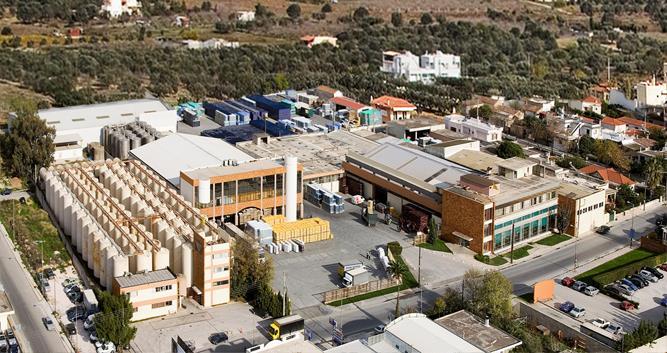 Διεύθυνση 1895 από τον Βασ. Κουρτάκη, που τον διαδέχθηκε ο γιος του Δημ. Κουρτάκης το 1946. Το 1998 η επωνυμία της εταιρείας άλλαξε από Δημήτριος Κουρτάκης Μεσογειακή Βιομηχανία Οίνων ΑΕ στη σημερινή.