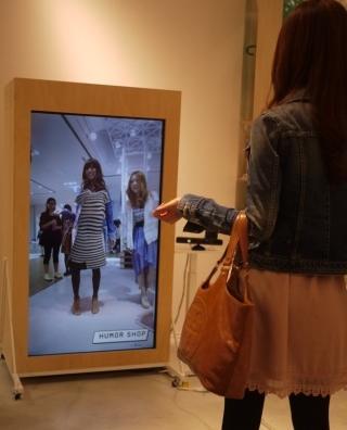 (projector) σε φυσικά αντικείμενα χωρίς να χρειάζεται να κρατά