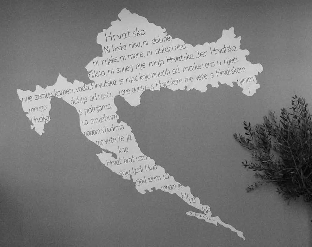 STRUČNO USAVRŠAVANJE 37 pet trokuta, smeđe boje. Nakon odigrane igre trebali su napraviti novu seriju karata s motivima vezanim uz temu.