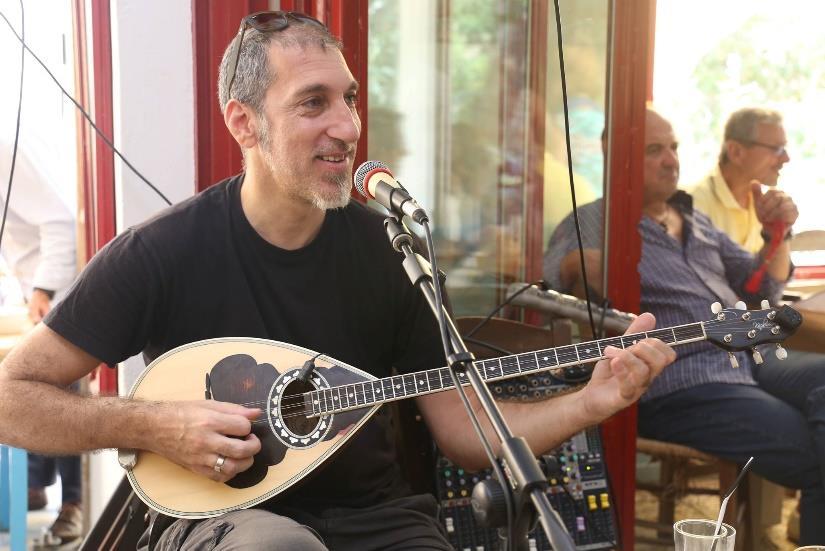Θεοδόσης Νικολετόπουλος Γεννήθηκε στην Αθήνα τον Οκτώβρη του 1971 κι έχει καταγωγή από Θεσσαλονίκη- Κωνσταντινούπολη. σχολής") από το 1994.
